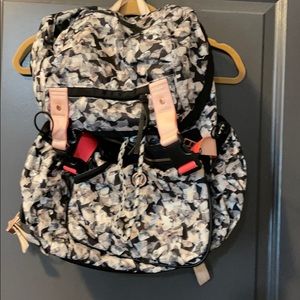 Lululemon traveling yogini w/detachable cross body
